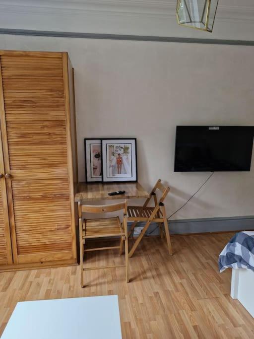 Bright Studio Apartment In A Perfect Location Лондон Экстерьер фото